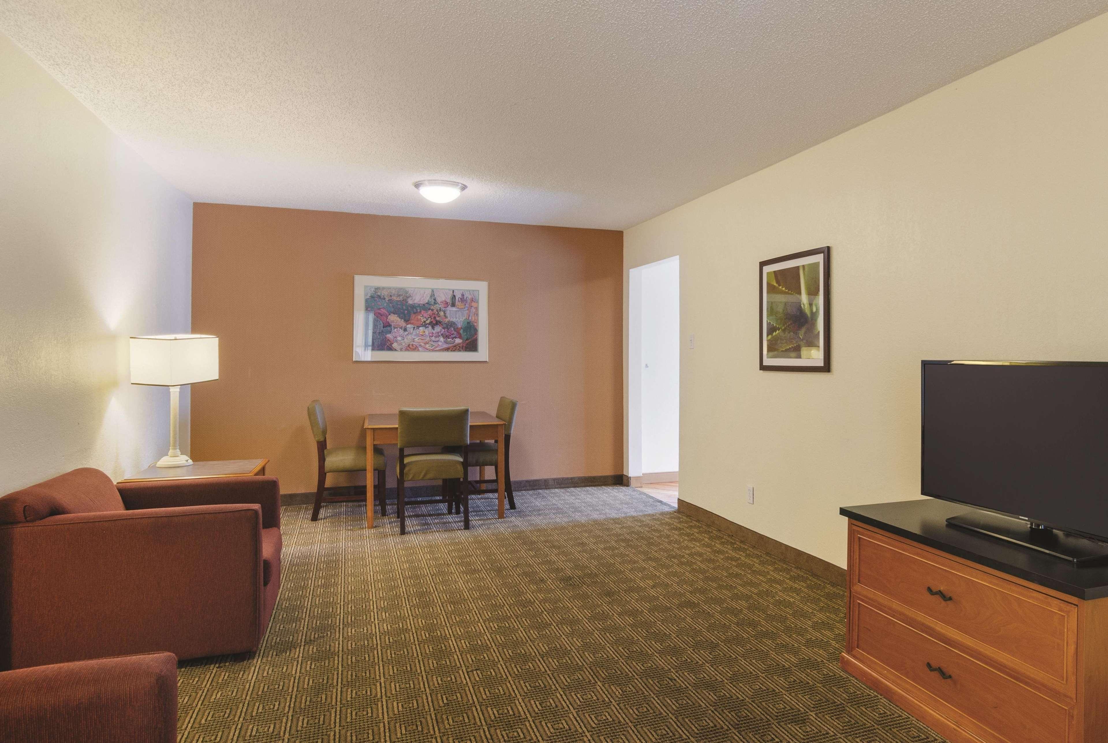 La Quinta Inn By Wyndham Denver Cherry Creek Exterior photo